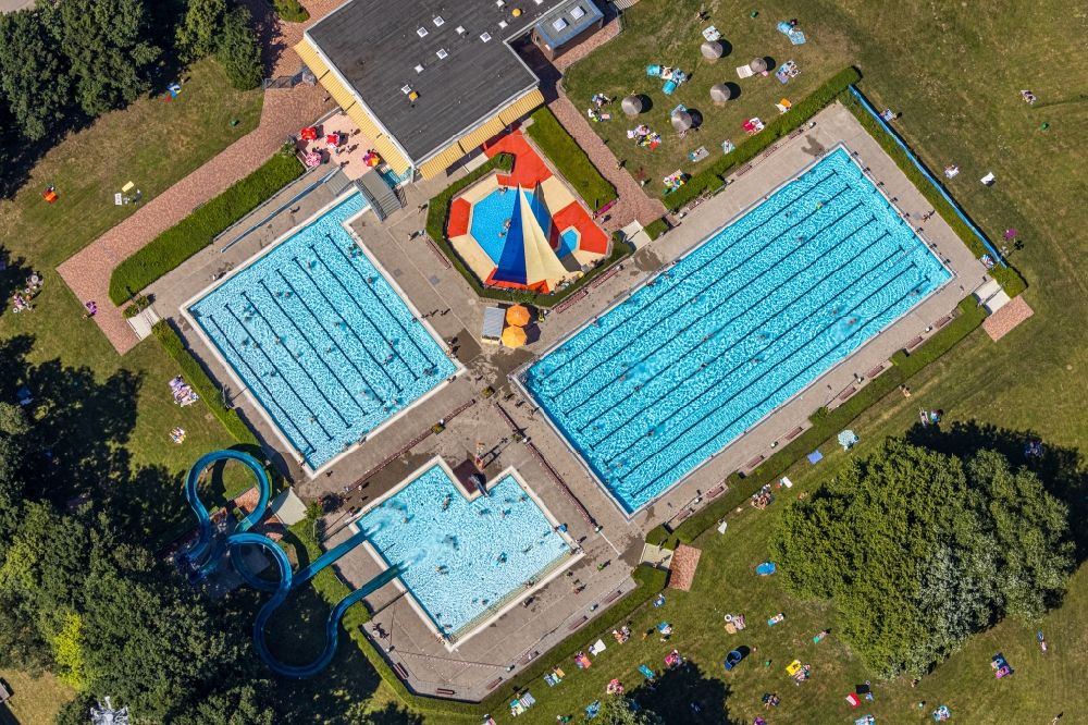 Hamm from above - Swimming pool of the Freibad Sued in the district Westtuennen in Hamm in the state North Rhine-Westphalia, Germany