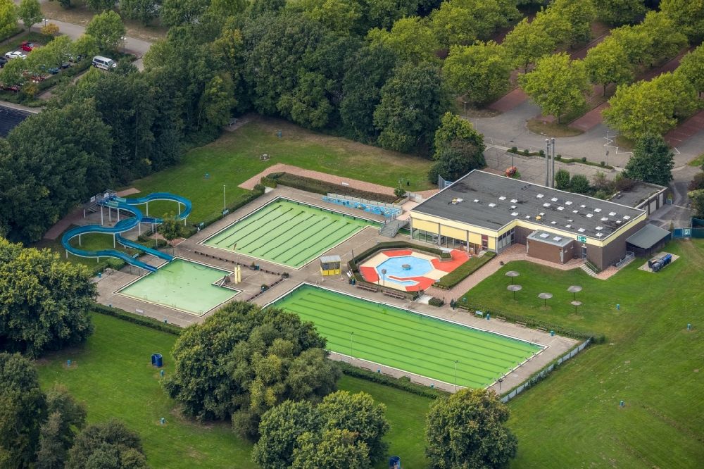 Hamm from above - Swimming pool of the Freibad Sued in the district Westtuennen in Hamm in the state North Rhine-Westphalia, Germany