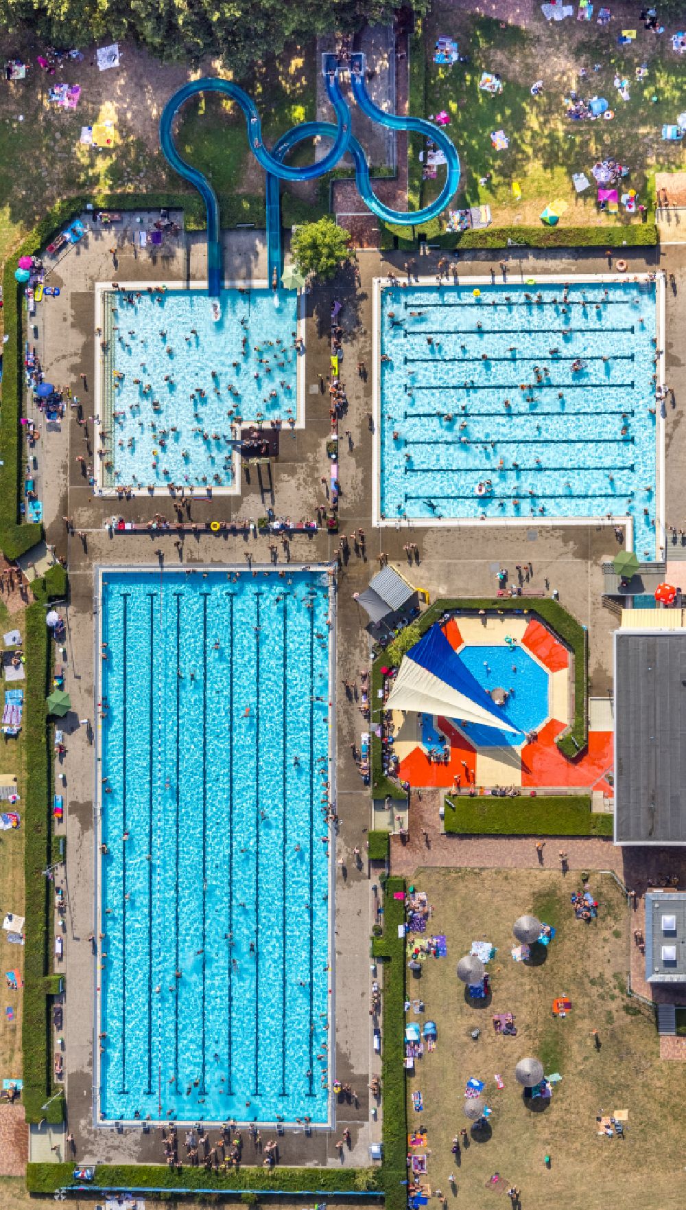 Hamm from the bird's eye view: Swimming pool of the Freibad Sued in the district Westtuennen in Hamm at Ruhrgebiet in the state North Rhine-Westphalia, Germany