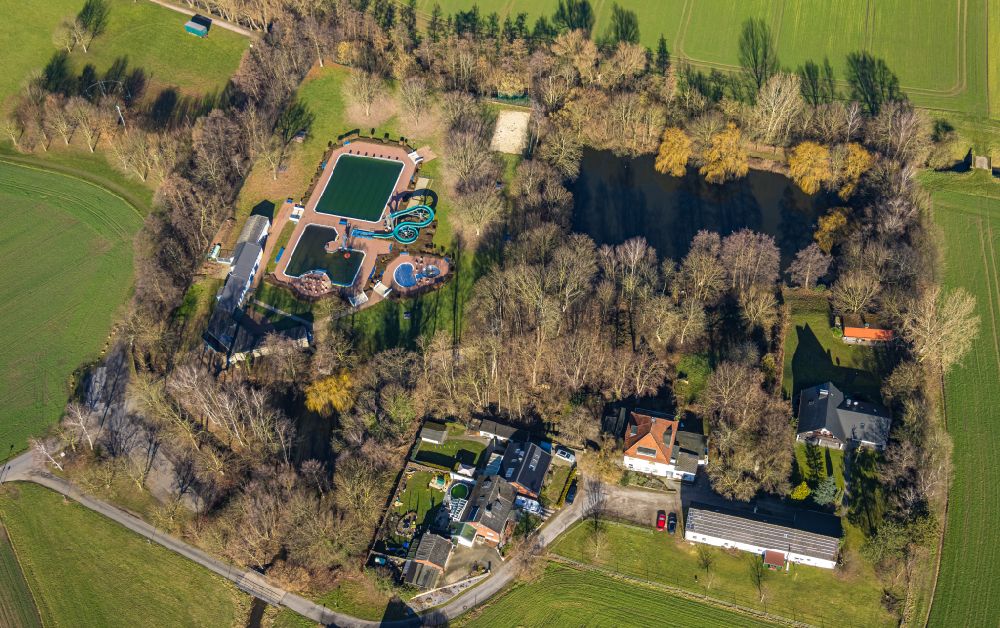 Selm from above - Swimming pool of the Freibad Selm on street Badestrasse in Selm in the state North Rhine-Westphalia, Germany