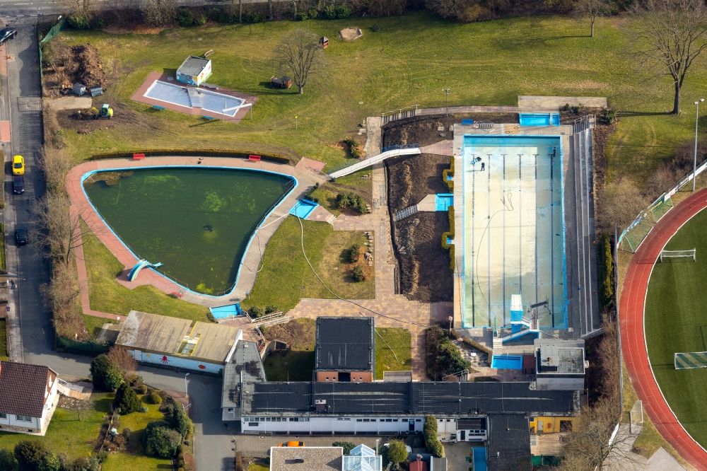 Aerial image Sprockhövel - Swimming pool of the Freibad Sprockhoevel on Bleichwiese in the district Osterhoefgen in Sprockhoevel in the state North Rhine-Westphalia, Germany