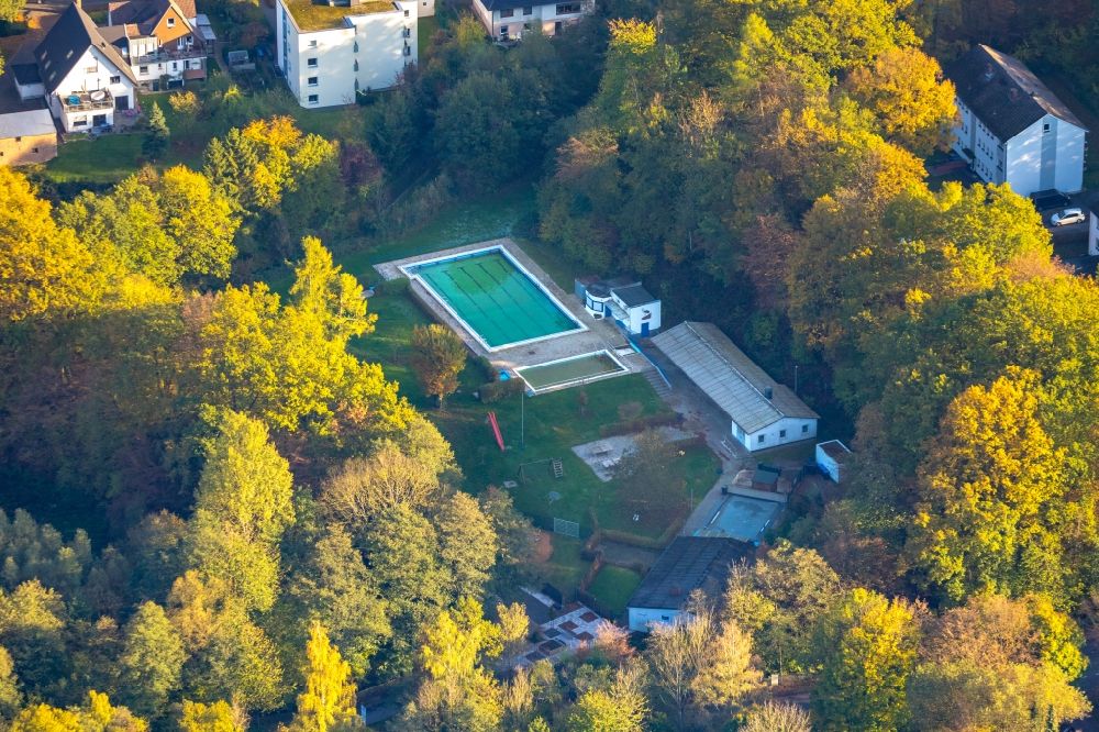 Arnsberg from the bird's eye view: Swimming pool of the Freibad Storchennest Zum Hohen Nacken in the district Uentrop in Arnsberg in the state North Rhine-Westphalia, Germany