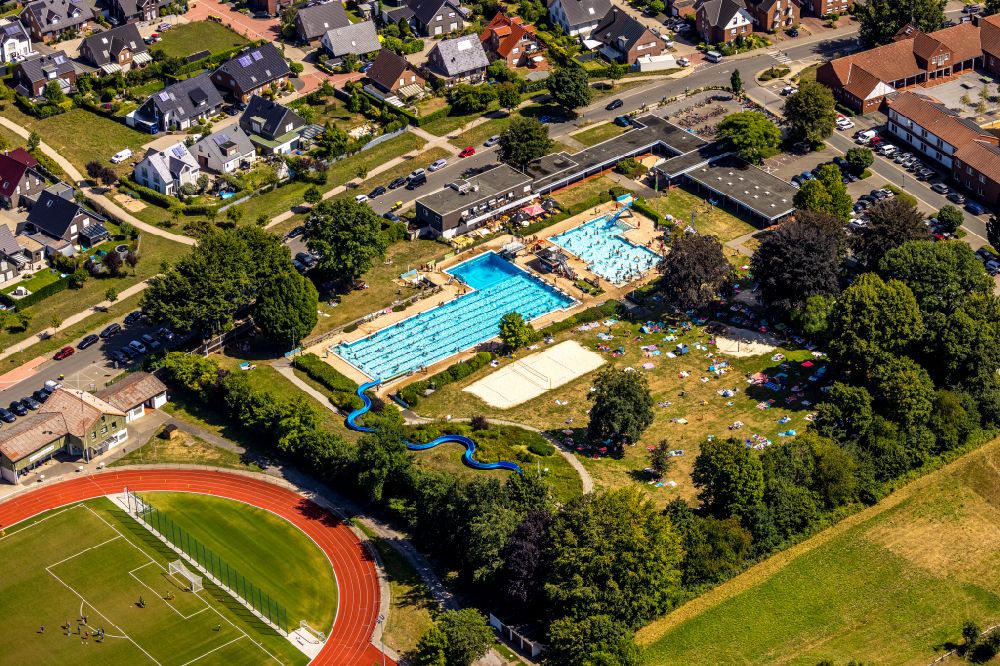 Aerial image Haltern am See - Swimming pool of the Freibad Sythen on Mosskonp in Sythen in the state North Rhine-Westphalia, Germany