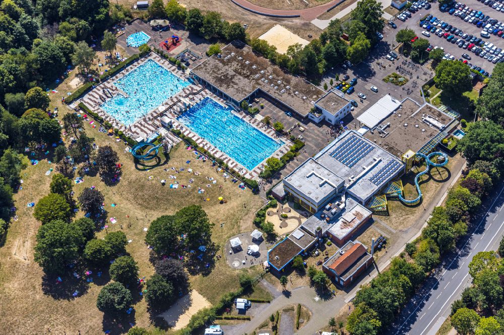 Haltern am See from the bird's eye view: Swimming pool of the Freibad Sythen on Mosskonp in Sythen in the state North Rhine-Westphalia, Germany