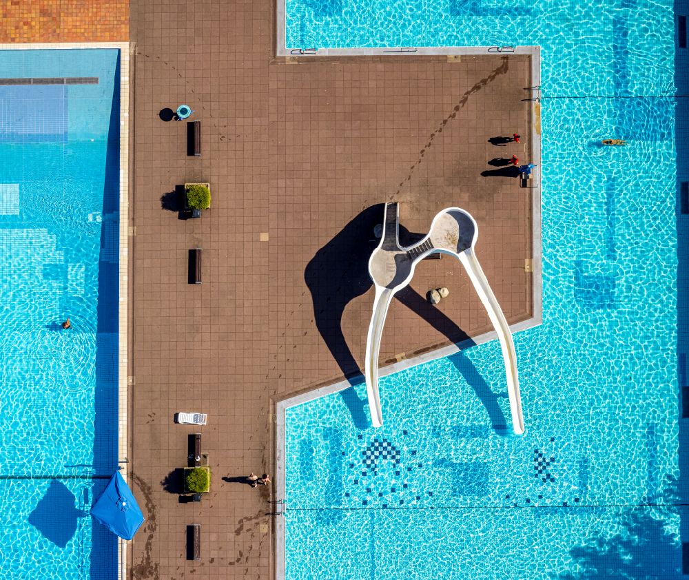 Aerial image Essen - swimming pool of the Grugabad in Essen in the state North Rhine-Westphalia
