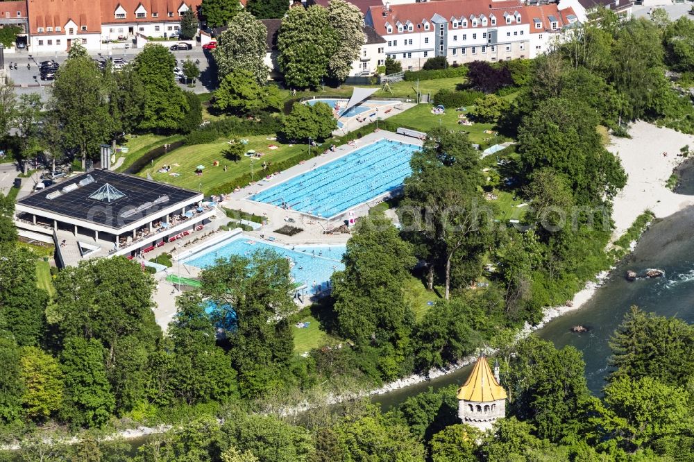 Aerial photograph Landsberg am Lech - Swimming pool of the Inselbad in Landsberg am Lech in the state Bavaria, Germany