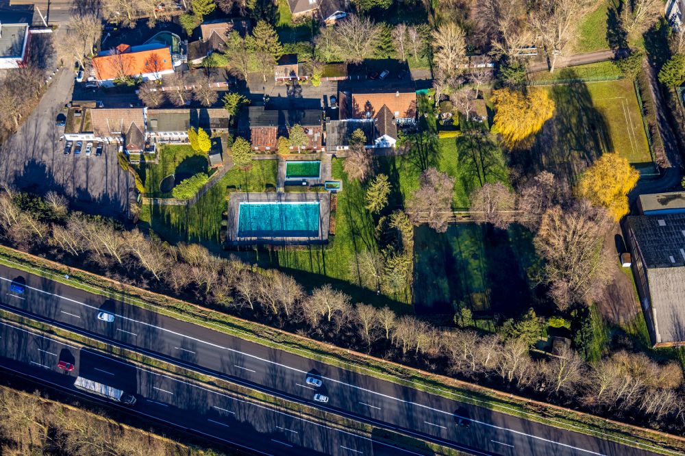 Dümpten from the bird's eye view: Swimming pool of the Kaempgenshof on street Denkhauser Hoefe in Duempten at Ruhrgebiet in the state North Rhine-Westphalia, Germany