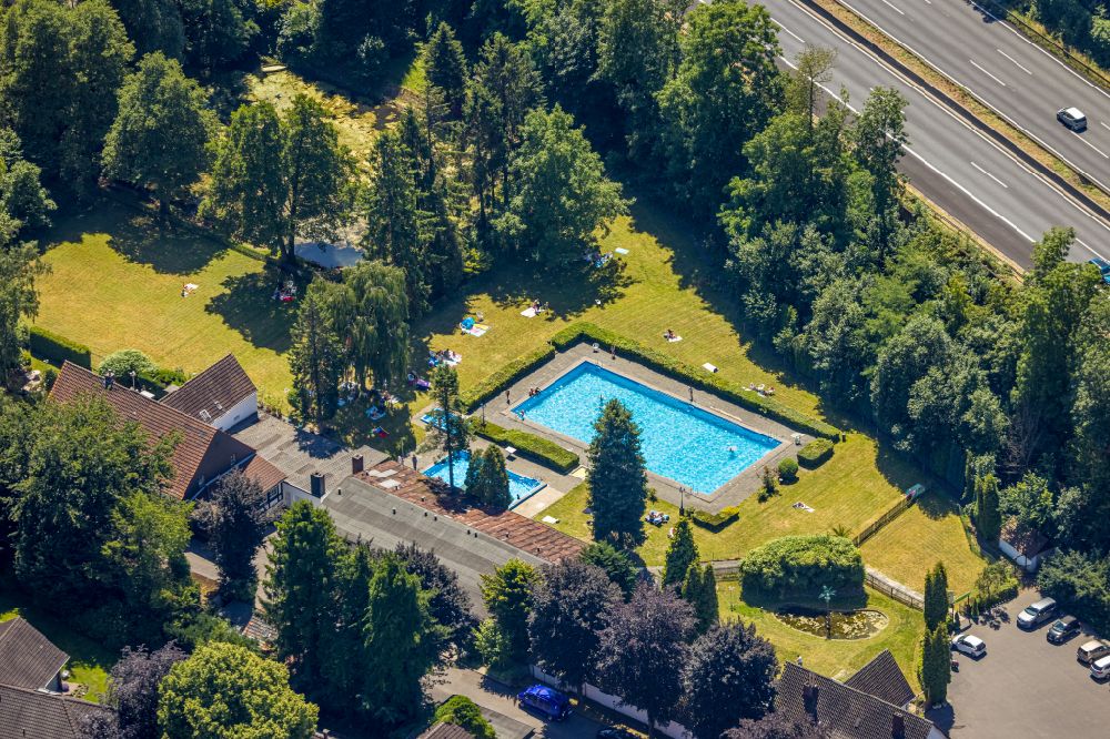 Aerial photograph Dümpten - Swimming pool of the Kaempgenshof on street Denkhauser Hoefe in Duempten at Ruhrgebiet in the state North Rhine-Westphalia, Germany