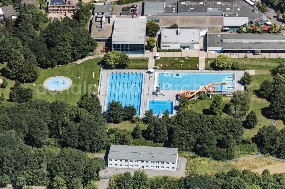 Aerial image Langenfeld (Rheinland) - Swimming pool of the Langenfeld in Langenfeld (Rheinland) in the state North Rhine-Westphalia, Germany