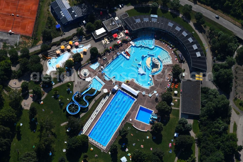 Aerial photograph Leonberg - Swimming pool of the Leobad in Leonberg in the state Baden-Wurttemberg, Germany