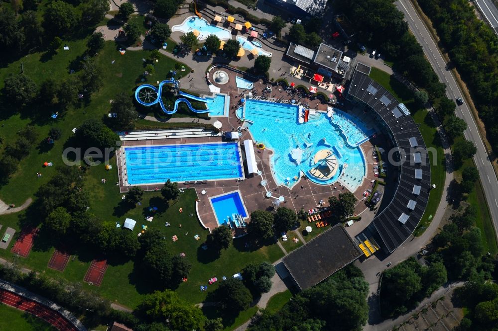 Leonberg from the bird's eye view: Swimming pool of the Leobad in Leonberg in the state Baden-Wurttemberg, Germany