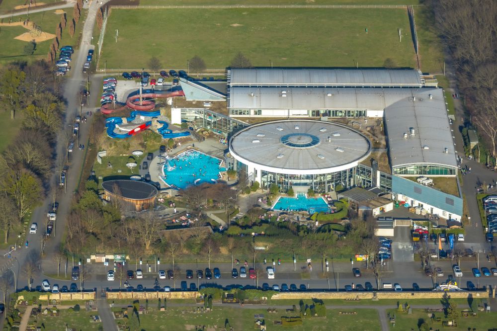 Aerial image Hamm - Swimming pool of the Maximare Erlebnistherme Bad Hamm GmbH on street Juergen-Graef-Allee in Hamm at Ruhrgebiet in the state North Rhine-Westphalia, Germany