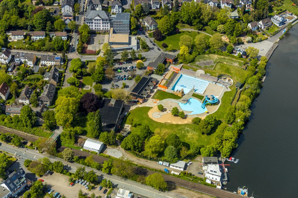 Aerial photograph Wetter (Ruhr) - Swimming pool of the Natur Freibad Wetter (Ruhr) on Gustav-Vorsteher-Strasse on Ufer of Harkortsee in Wetter (Ruhr) in the state North Rhine-Westphalia, Germany