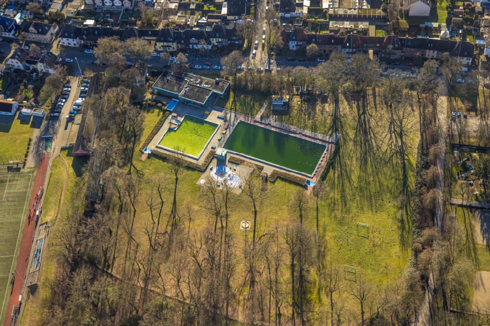 Aerial image Castrop-Rauxel - Swimming pool of the Parkbad Nord in the district Ickern in Castrop-Rauxel at Ruhrgebiet in the state North Rhine-Westphalia, Germany