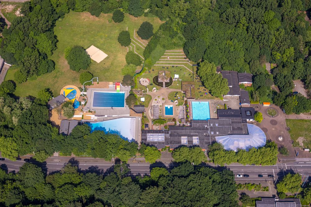 Vonderort from above - Open swimming pool of the outdoor pool and indoor swimming pool Solbad Vonderort on Bottroper Strasse in Vonderort in the state North Rhine-Westphalia, Germany