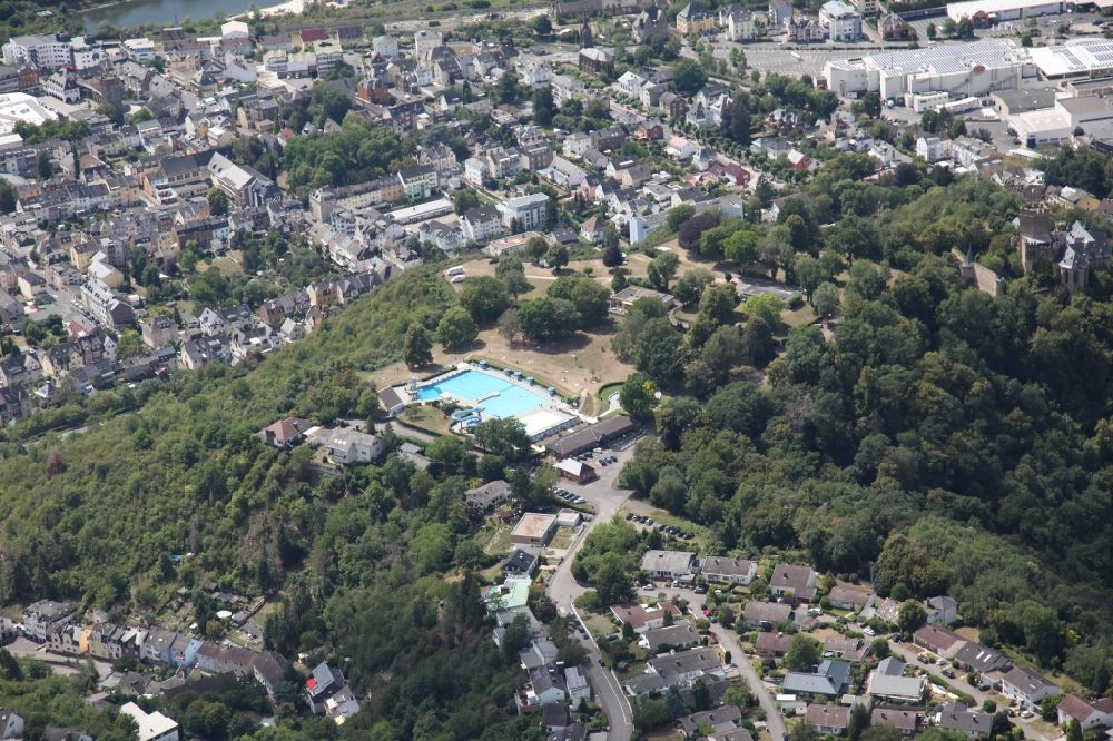 Aerial photograph Lahnstein - Swimming pool of the Municipal outdoor pool Lahnstein in Lahnstein in the state Rhineland-Palatinate, Germany