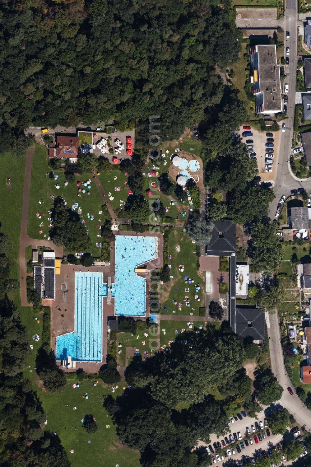 Aerial image Lorsch - Swimming pool of the Waldschwimmbad Lorsch in Lorsch in the state Hesse, Germany
