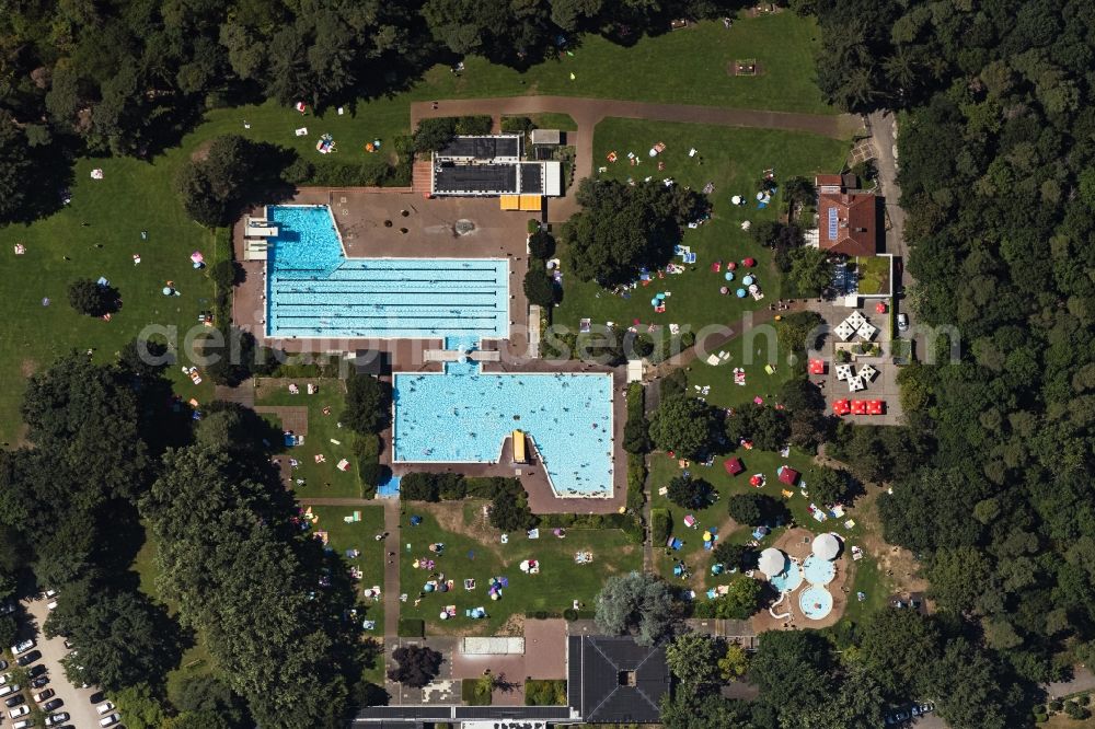 Aerial photograph Lorsch - Swimming pool of the Waldschwimmbad Lorsch in Lorsch in the state Hesse, Germany