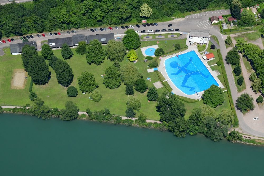 Aerial photograph Waldshut-Tiengen - Swimming pool at the bank of river Rhine in Waldshut-Tiengen in the state Baden-Wuerttemberg, Germany