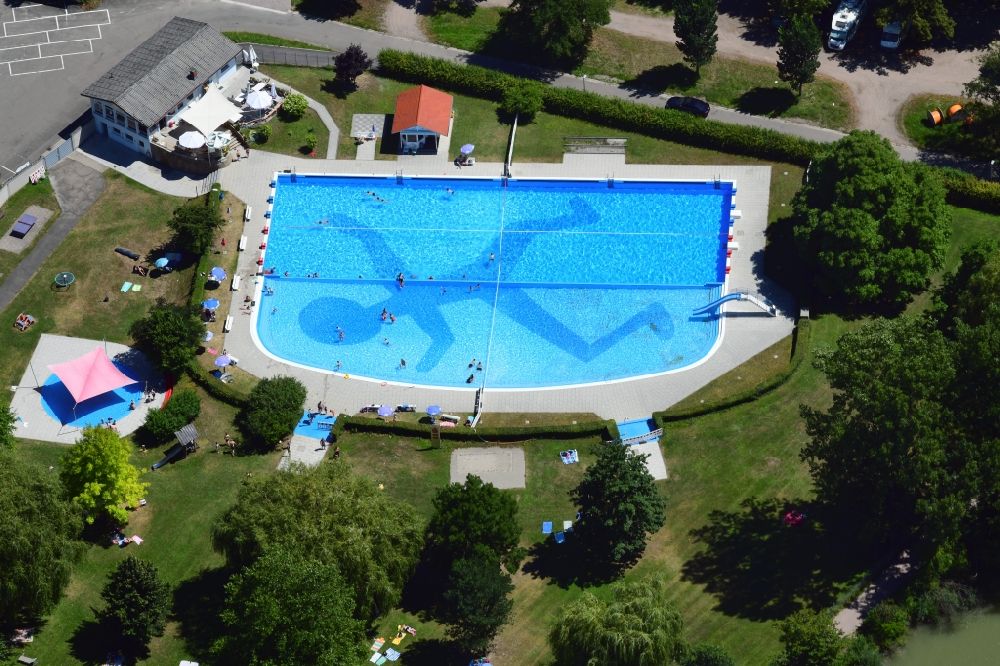 Aerial photograph Waldshut-Tiengen - Swimming pool at the bank of river Rhine in Waldshut-Tiengen in the state Baden-Wuerttemberg, Germany