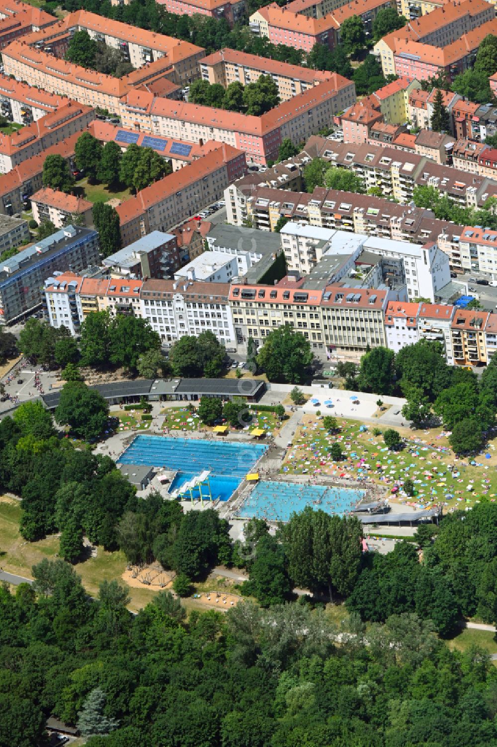 Nürnberg from the bird's eye view: Swimming pool of the Westbad in Nuremberg in the state Bavaria, Germany
