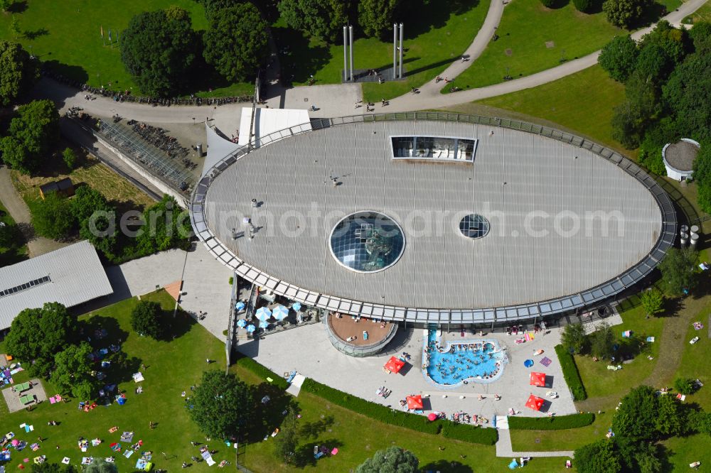 Aerial image München - Swimming pool of the Westbad on er Weinbergerstrasse in Munich in the state Bavaria, Germany