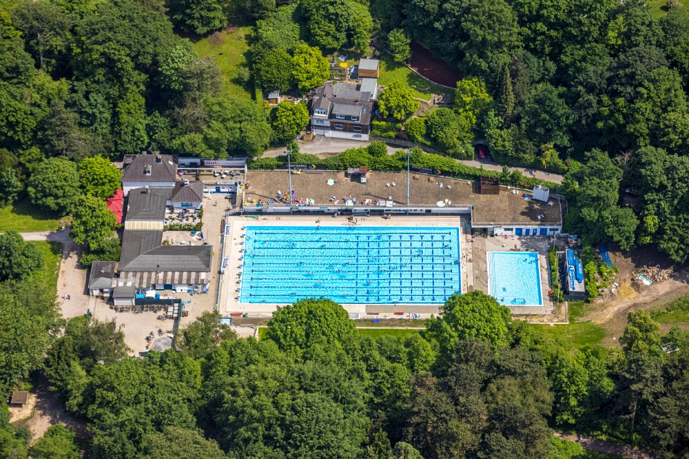 Bochum from above - Swimming pool of the Am Wiesengrund in the district Weitmar in Bochum at Ruhrgebiet in the state North Rhine-Westphalia, Germany