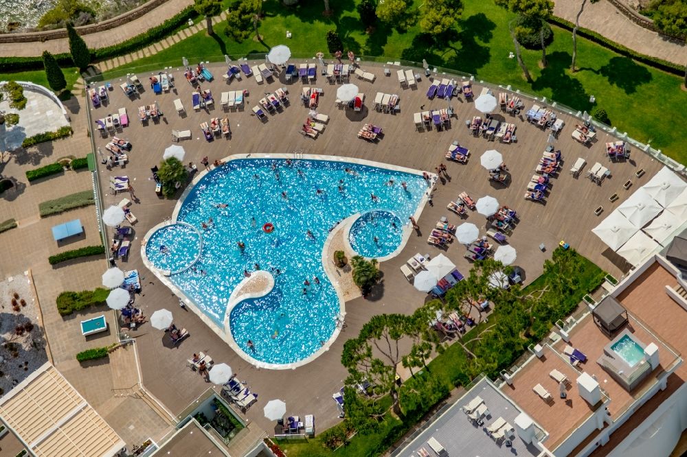 Aerial photograph Palmanova - Refreshing swim in the blue pool - swimming pool on the roof of the hotel building of the Aparthotel Ponent Mar on Carrer MarquA?s de la Torre in Palmanova in Balearic island of Mallorca, Spain