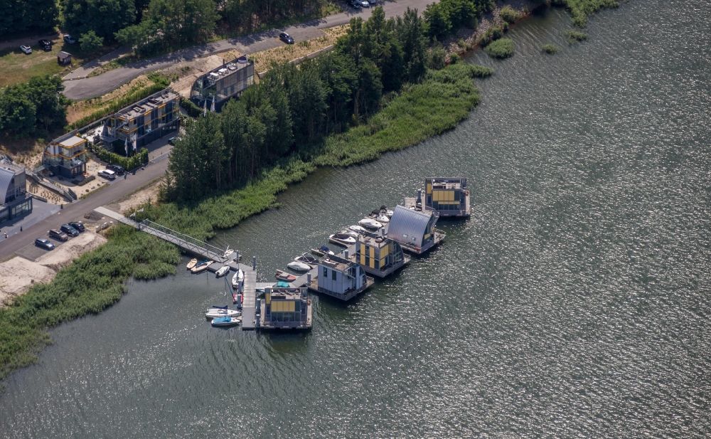 Aerial image Elsterheide - Floating houses in the holiday and leisure park Geierswalde in Elsterheide in Saxony in the Geierswalder Lake