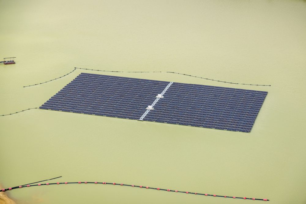Aerial image Haltern am See - Floating solar power plant and panels of photovoltaic systems on the surface of the water on Silbersee III in Haltern am See at Ruhrgebiet in the state North Rhine-Westphalia, Germany