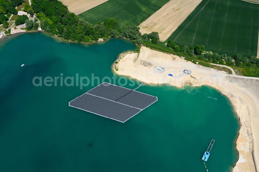 Aerial image Waldsee - Floating solar power plant and panels of photovoltaic systems on the surface of the water on Badesee Schlicht and Wolfgangsee on street In der Schlicht in Waldsee in the state Rhineland-Palatinate, Germany