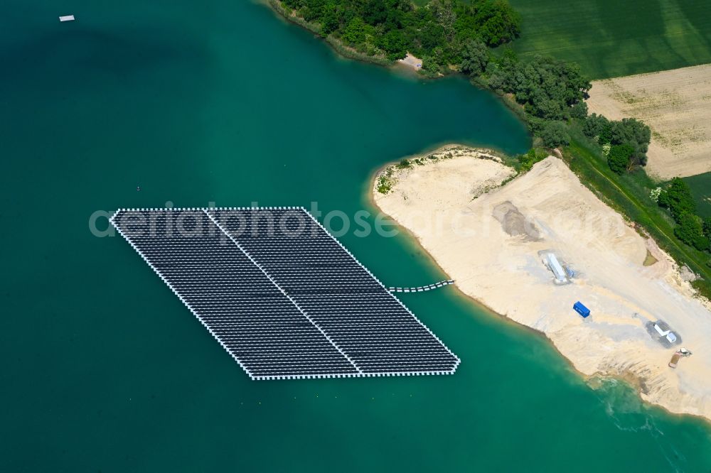 Waldsee from above - Floating solar power plant and panels of photovoltaic systems on the surface of the water on Badesee Schlicht and Wolfgangsee on street In der Schlicht in Waldsee in the state Rhineland-Palatinate, Germany
