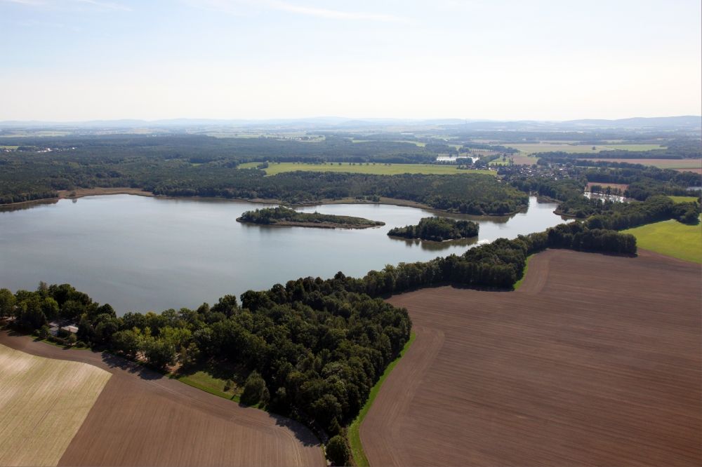 Kamenz from the bird's eye view: Lake Island in the Deutsch-Baselitzer Grossteich in Kamenz in the state Saxony, Germany