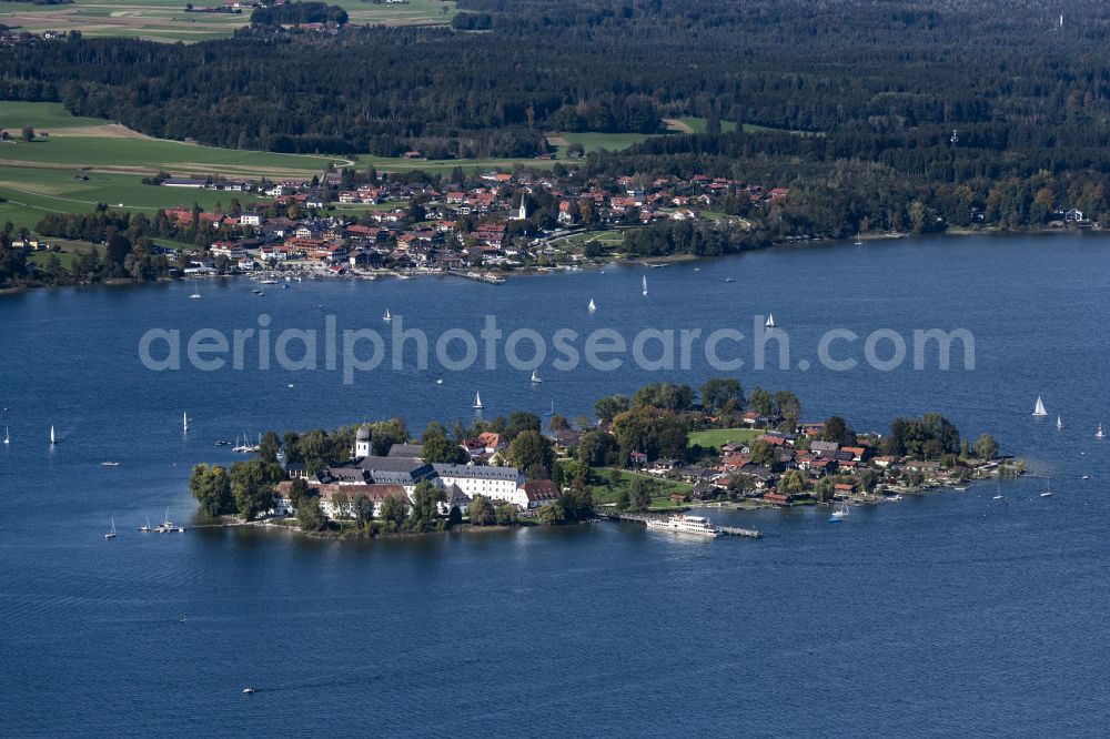 Chiemsee from the bird's eye view: Lake Island der Frauerninsel with dem Kloster of Abtei Frauenwoerth on street Frauenchiemsee in Chiemsee in the state Bavaria, Germany