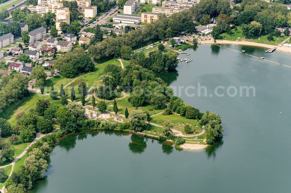 Aerial image Offenburg - Lake Island Halbinsel fuer Naherholung on Gifizsee in Offenburg in the state Baden-Wuerttemberg, Germany