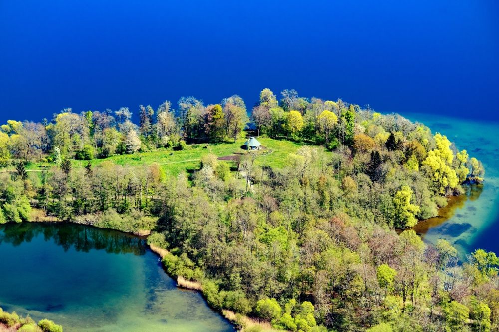 Plön from the bird's eye view: Lake Island on the Grossen Ploener See in Ploen in the state Schleswig-Holstein