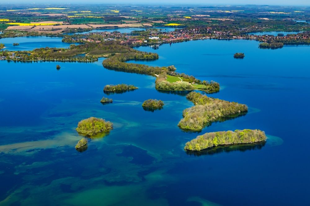 Aerial image Plön - Lake Island on the Grossen Ploener See in Ploen in the state Schleswig-Holstein