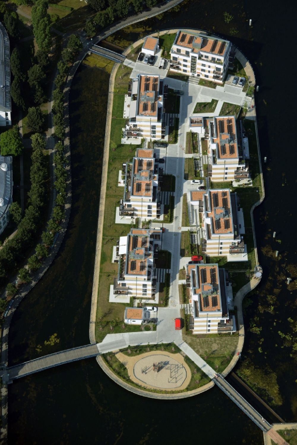 Berlin from the bird's eye view: Sea Island on the Tegeler See in the district Reinickendorf in Berlin in Germany. The condominiums - apartment buildings are property of the Martrade Immobilien GmbH & Co. KG and GBI Wohnungsbau GmbH & Co. KG