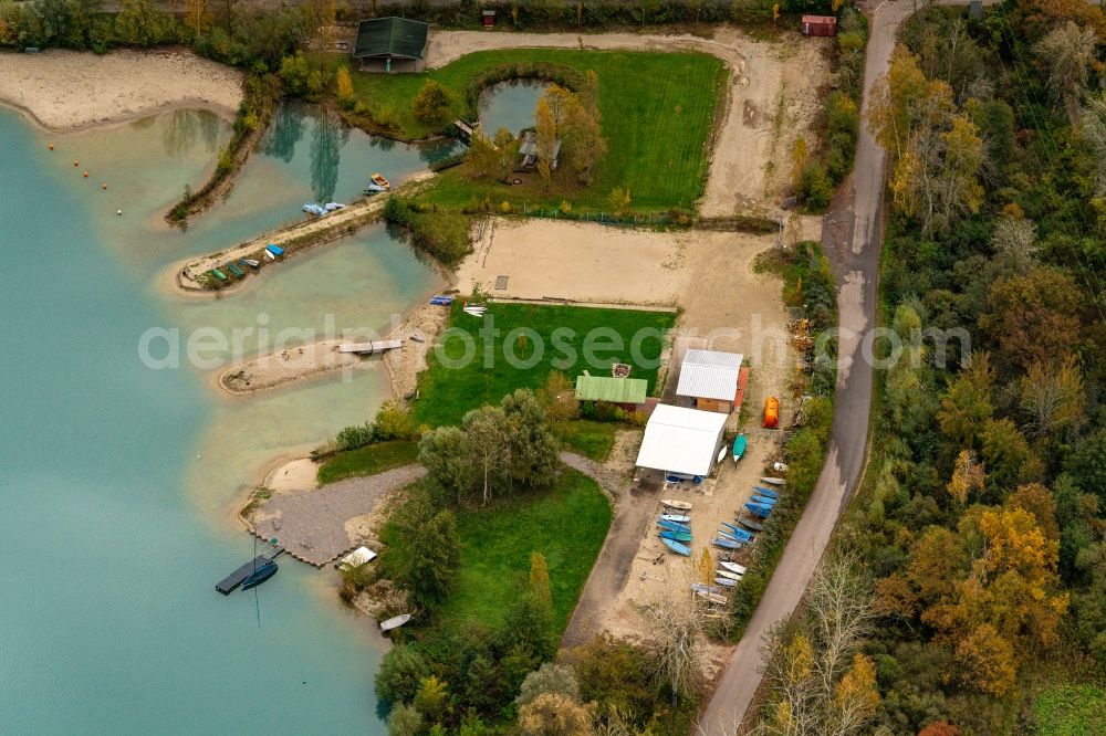Meißenheim from the bird's eye view: Village on the lake bank areas Bootsanleger Strand in Meissenheim in the state Baden-Wurttemberg, Germany