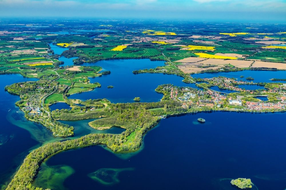 Aerial photograph Plön - Lakes chain and riparian areas of the Ploen lakes district Koppelsberg in Ploen in the state Schleswig-Holstein