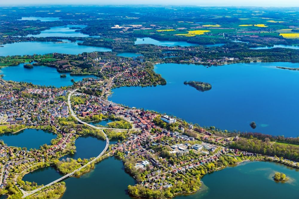 Aerial photograph Plön - Lakes chain and bank areas of the Ploener lakes in Ploen in the federal state Schleswig-Holstein