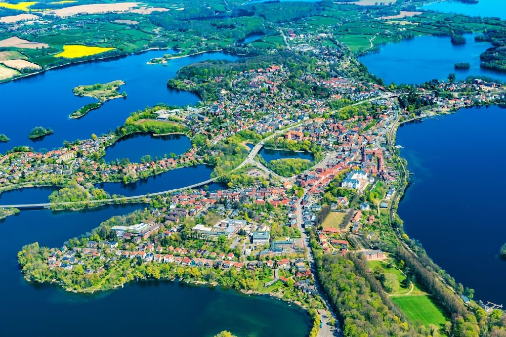 Plön from the bird's eye view: Lakes chain and bank areas of the Ploener lakes in Ploen in the federal state Schleswig-Holstein