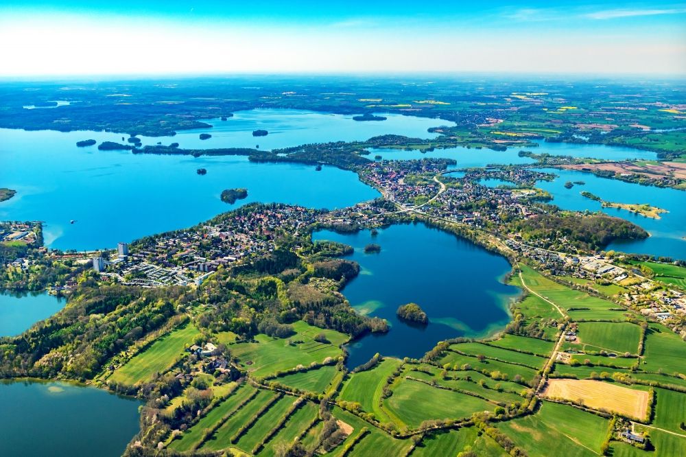 Aerial image Plön - Lakes chain and bank areas of the Ploener lakes in Ploen in the federal state Schleswig-Holstein