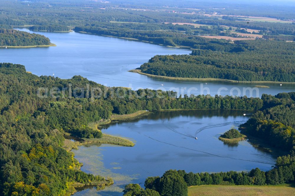 Templin from the bird's eye view: Waterfront landscape on the lake Bruchsee - Faehrsee on street Faehrkrug in Templin in the state Brandenburg, Germany