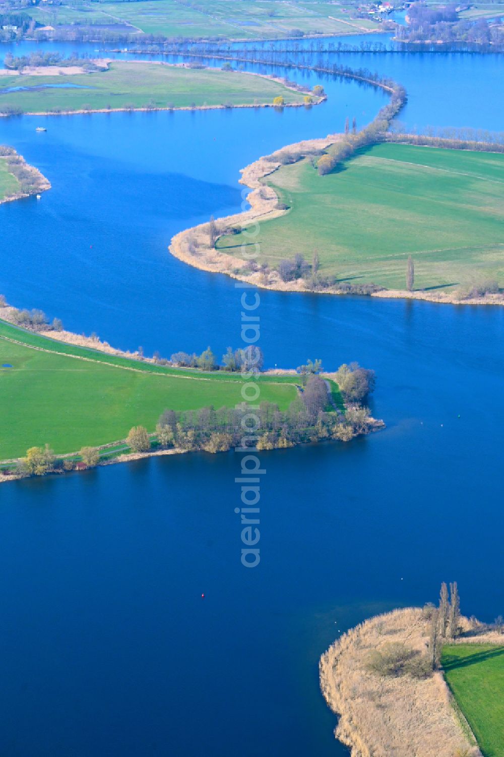 Aerial photograph Töplitz - Waterfront landscape on the lake Havel in Toeplitz in the state Brandenburg, Germany