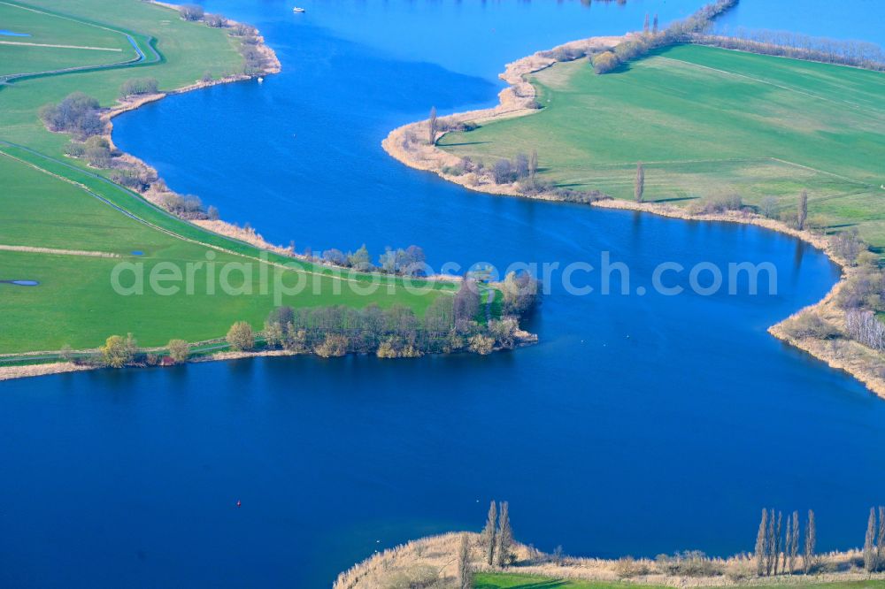 Werder (Havel) from the bird's eye view: Waterfront landscape on the lake Havel in Toeplitz in the state Brandenburg, Germany