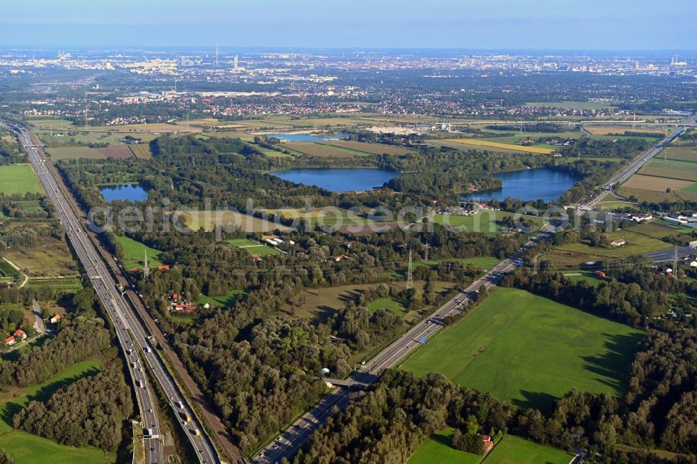 München from the bird's eye view: Waterfront landscape on the lake Lusssee - Langwieder See in the district Lochhausen in Munich in the state Bavaria, Germany