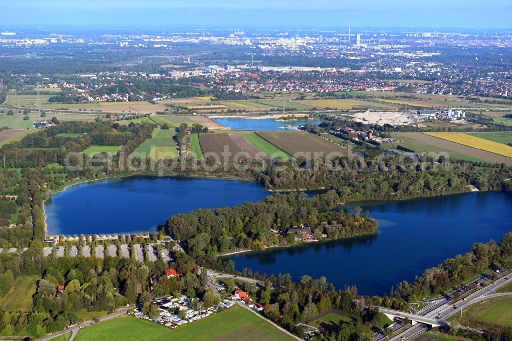 Aerial image München - Waterfront landscape on the lake Lusssee - Langwieder See in the district Lochhausen in Munich in the state Bavaria, Germany
