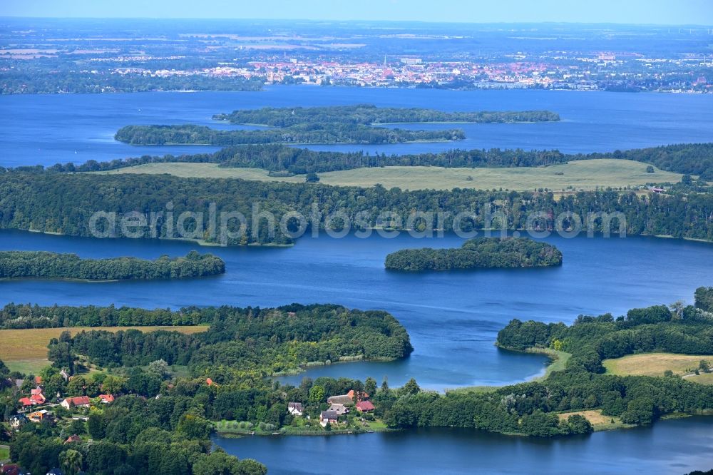 Aerial image Pinnow - Waterfront landscape on the lake Pinnower See in Pinnow in the state Mecklenburg - Western Pomerania, Germany