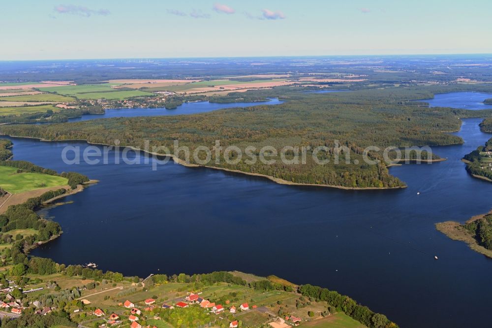 Aerial photograph Fleeth - Waterfront landscape on the lake Vilzsee - Moessensee in Fleeth in the state Mecklenburg - Western Pomerania, Germany
